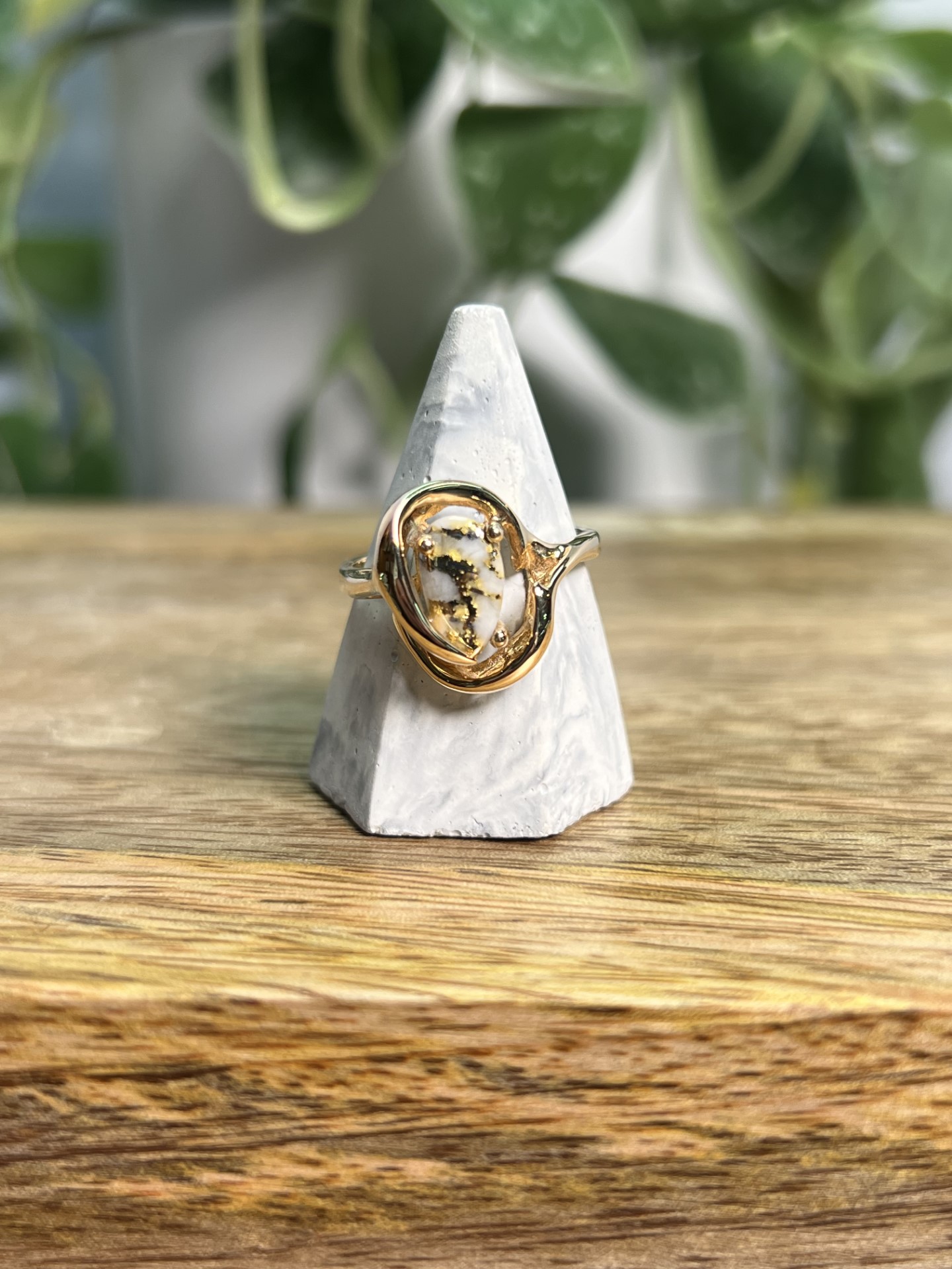 Gold in Quartz Ring – Lady RL1043Q