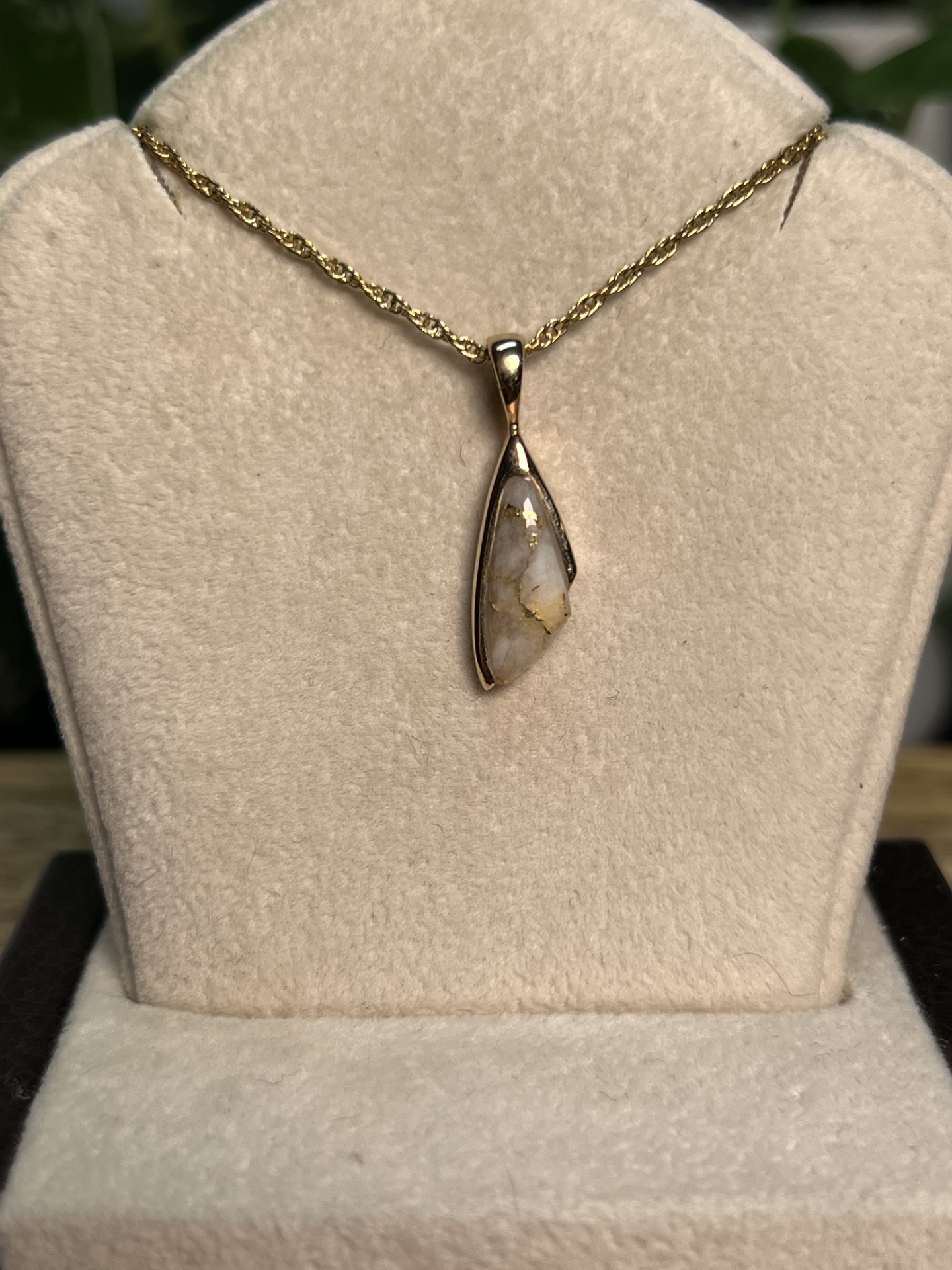 Gold in Quartz Pendant – PDL25QX | Crisson Gold Mine