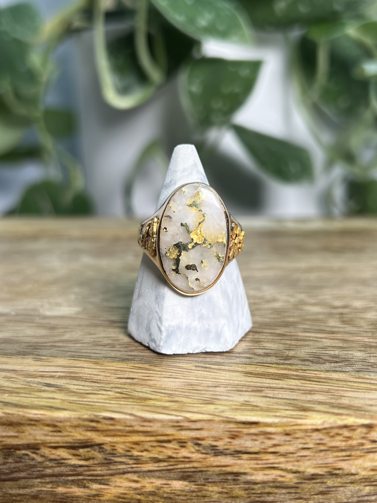 Natural quartz ring discount