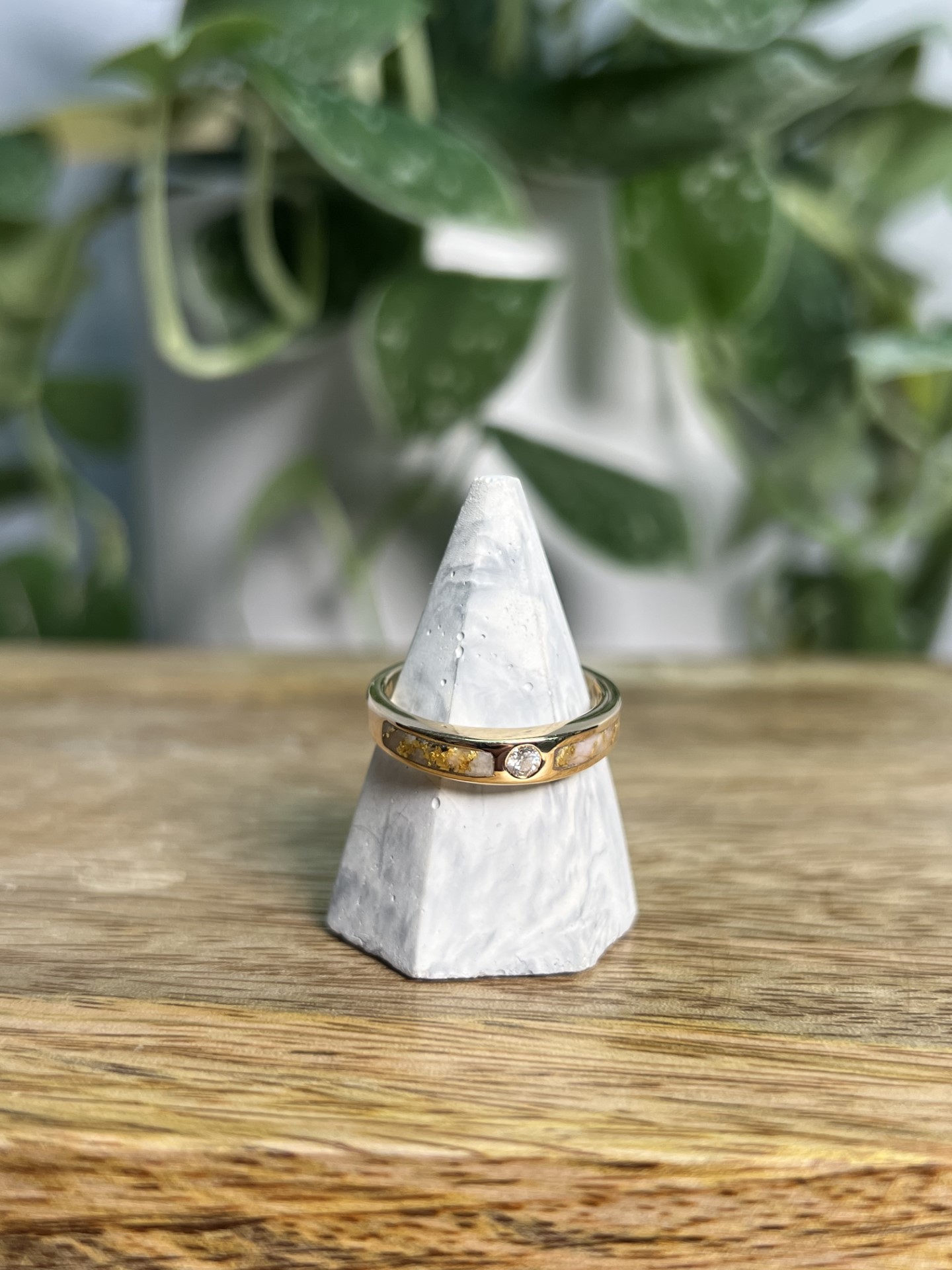 Gold in Quartz with a Diamond Ring – Lady RL728WD7Q