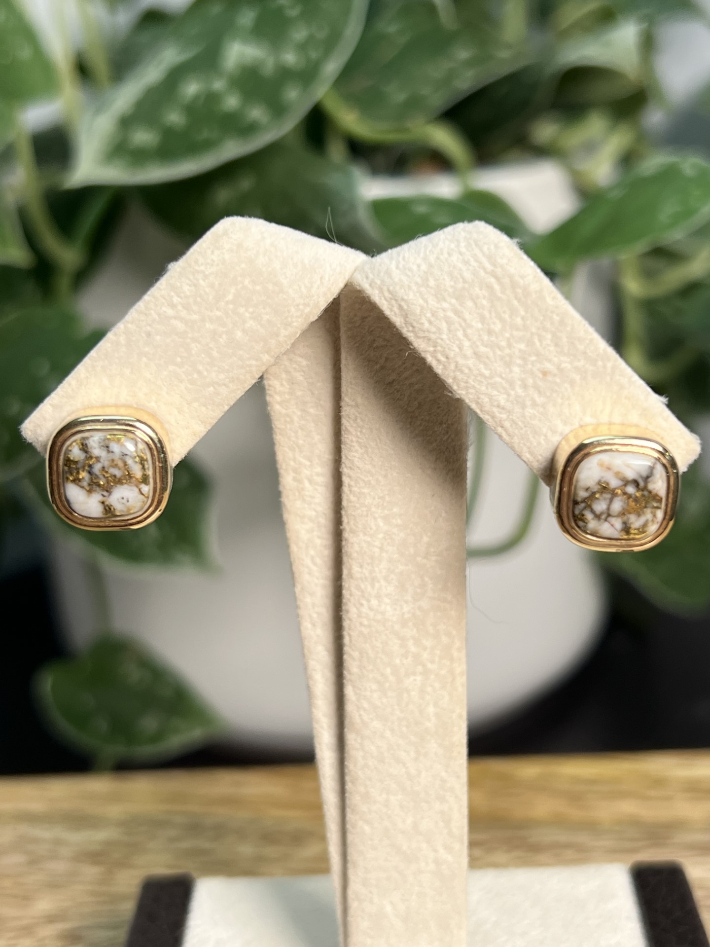 Gold in Quartz Post Earring – EN33Q