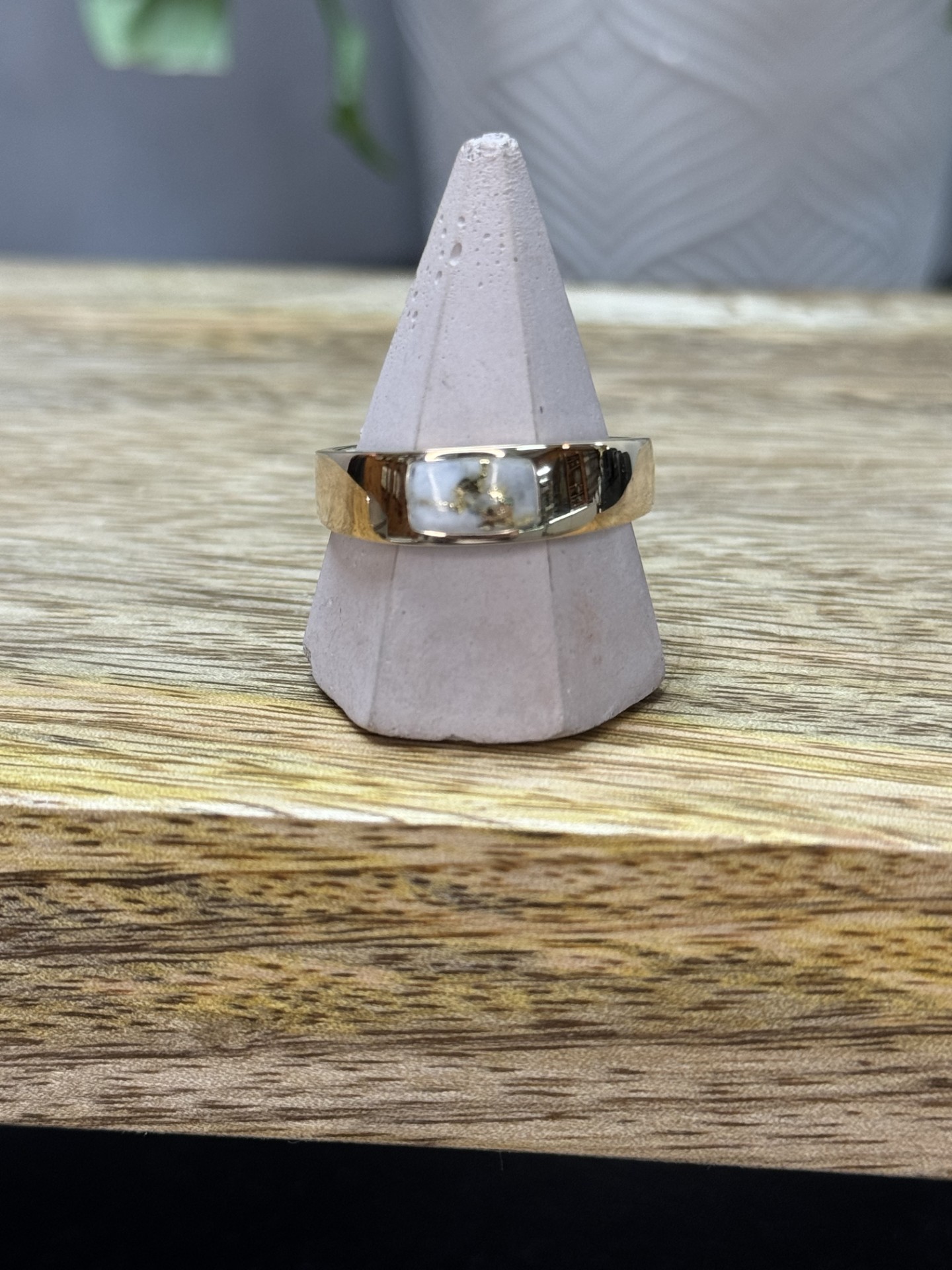 Natural Gold in Quartz Ring – Man’s RM652Q1