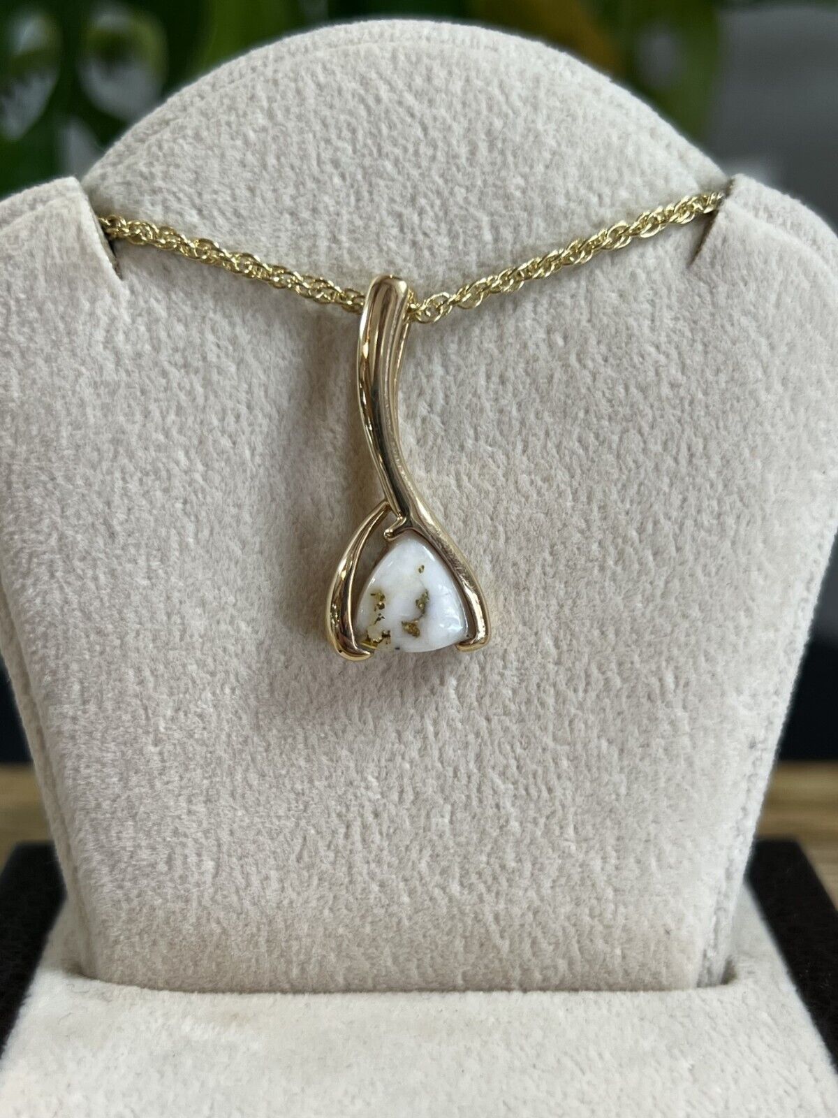 Gold in Quartz Pendant PN766QX