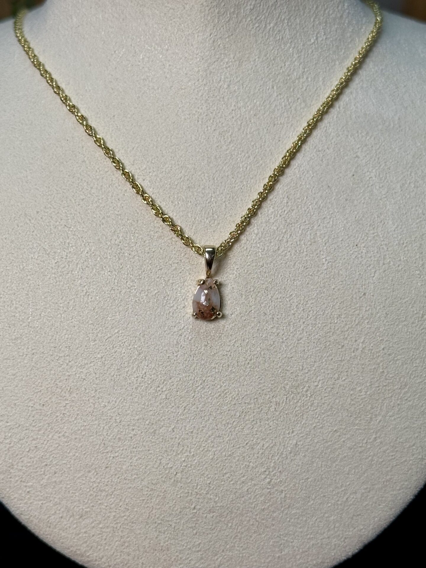 Gold in Quartz Pendant P7*5QX